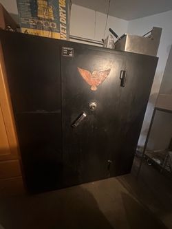 Safe vault
