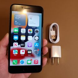 iPhone 7 Plus - UNLOCKED - Like New 