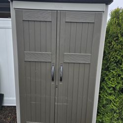 Rubbermaid 4ft X 2.5ft Storage Shed