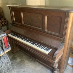 Buckingham Piano