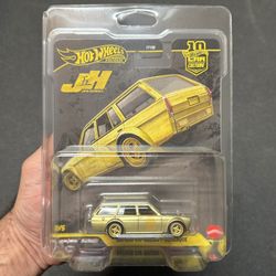 Hot Wheels Car Culture JDM Historic’s Datsun 510 Wagon Gold Chase