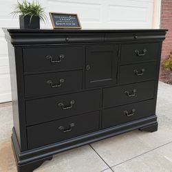 Gorgeous Black 10-Drawer Large Solid Wood Dresser