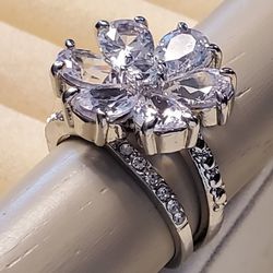 Brand New 4 Carrats Total Flowerett Rhinestone Wedding Engagement Ring Set - Size 9 (Lot-14)