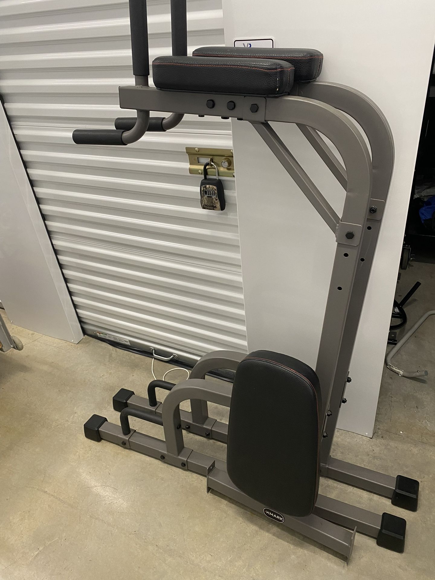 XMark Captain's Chair with Dip Stand and Push Up Station, Commercial Vertical Knee Raise, Upper Body Workout Machine