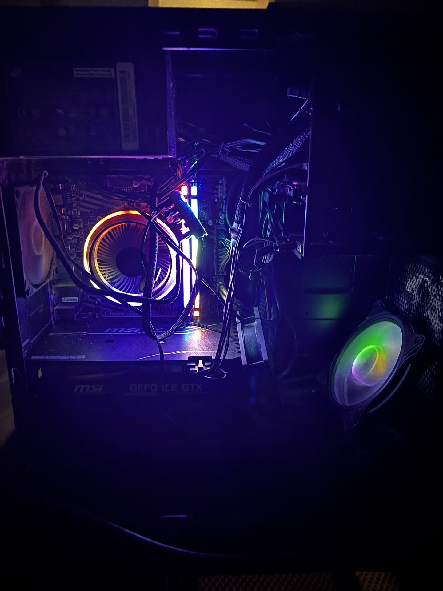 GAMING PC/MONITOR/KEYBOARD