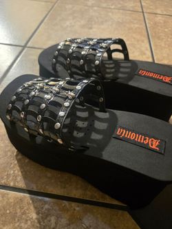 Black sandals size 6