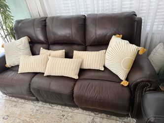DECORATING PILLOWS 