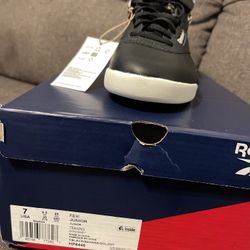 CHRISTMAS SALE..BRAND NEW WOMEN REEBOKS…SIZE 7