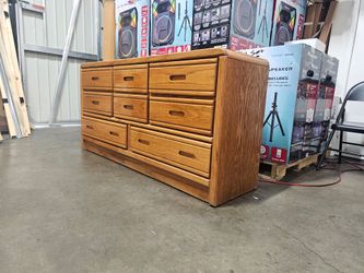 Oak Wood 9-Drawer Dresser