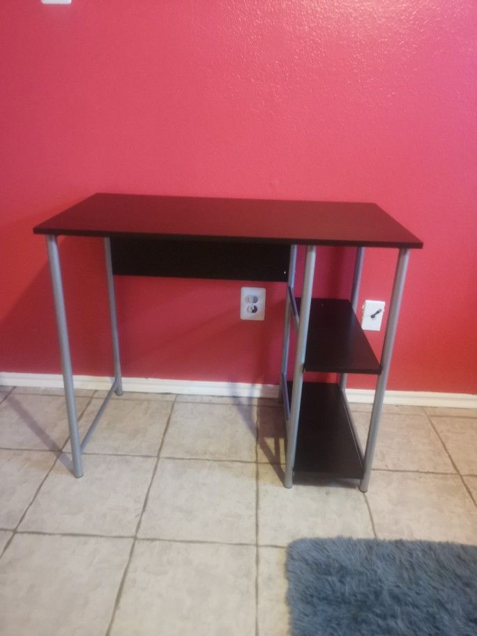 Mainstays Student Desk for Sale in Grand Prairie, TX OfferUp