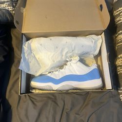 University Blue Jordan 11 Low Size 9,5