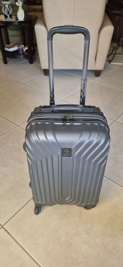 21" Hardside Carry-On Penguin luggage