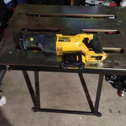 DeWalt Cordless Reciprocating Saw With Battery