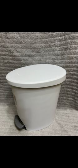 Sterilite Bathroom Plastic Step Trash Can
