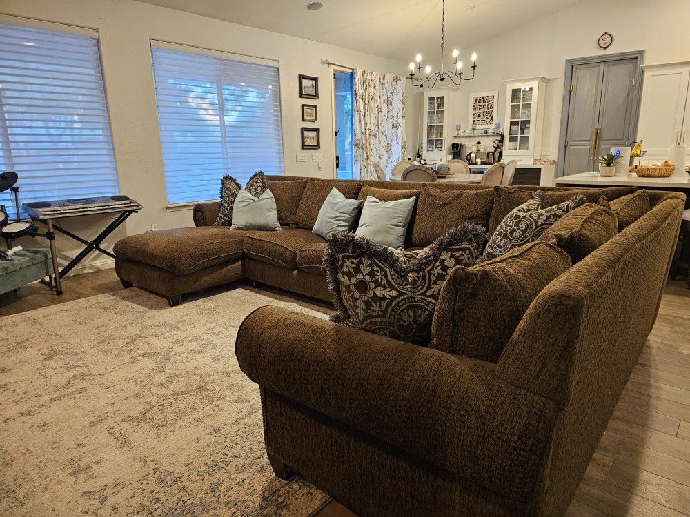 Beautiful Classic Sectional Sofa