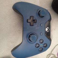 This is a Microsoft Xbox One Wireless Controller in the Forza Motorsport 6 Limited Edition deep blue color. 