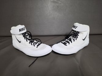 New! Nike Men 9.5 Wrestling Shoes