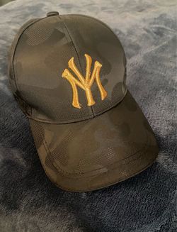 NEW. NY Yankees Camo Baseball Cap