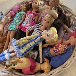 Barbie Dolls, And Various other Collectible Dolls (40 Items) Great condition 