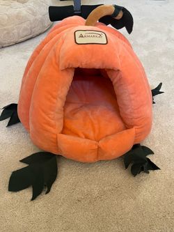 Armarkat Pumpkin Shape Cat Bed