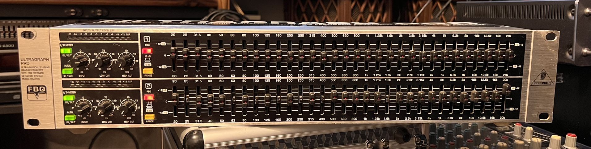 BEHRINGER ULTRAGRAPH PRO ULTRA-MUSICAL 31-BAND GRAPHIC EQUALIZER WITH FBQ FEEDBACK DETECTION SYSTEM MODEL FB03102
