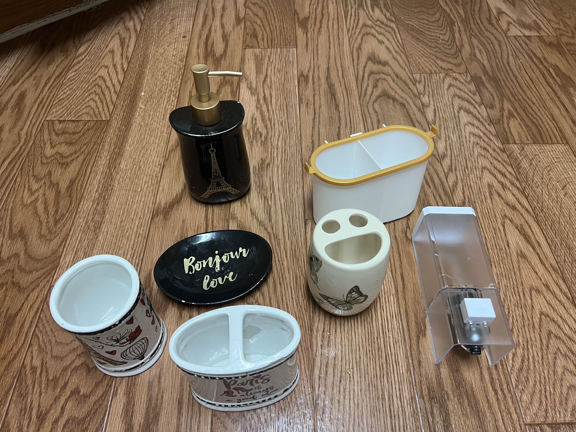 Bathroom accessories all for $5