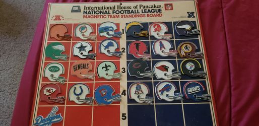 24 Football magnets
