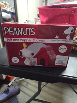 Snoopy salt and pepper shaker