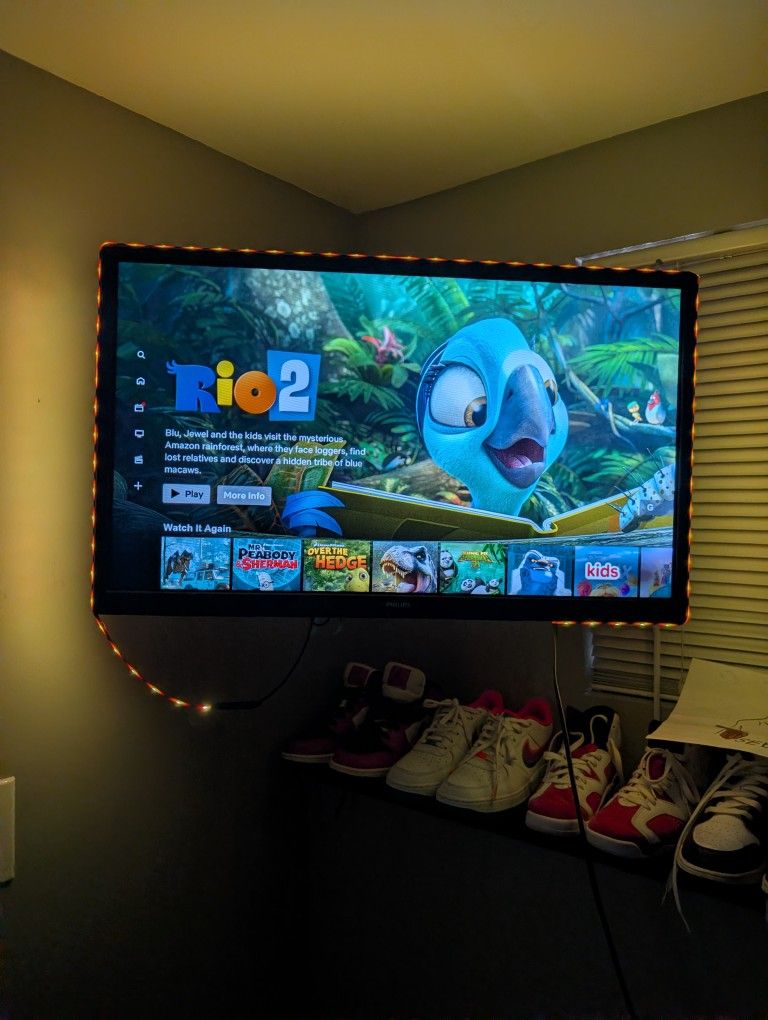 Phillips Roku Smart TV and TV Wall Mount Swivel and Tilt for Most 26-65 Inch TV