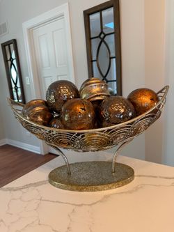 Iron basket with orbs