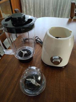 New Powerful 1500 watt retro look blender. Only used small cup for whip cream. All new