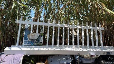 Vynl fencing with posts, 3’ x 8’ ( 5 panels