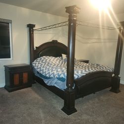 Four Poster Bedroom Set