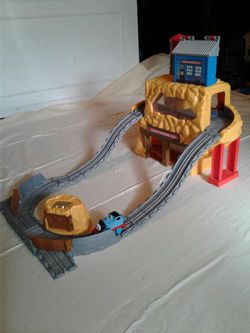 Thomas and Friends Rumbling Gold Mine Rush