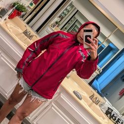 Elevate Softshell Technical Hike Bike Windbreaker Jacket Women Small. Lightweight Breathable. Wind protection, Ripstop. Mesh Panel Lining

Length 26"
