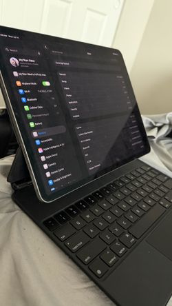 Apple iPad Pro 12.9-inch (6th Generation) 256GB with Magic Keyboard CELLULAR