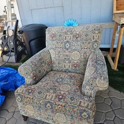 Sofa Chair Very Comfortable Pick Up At West Hemet Green Acre 