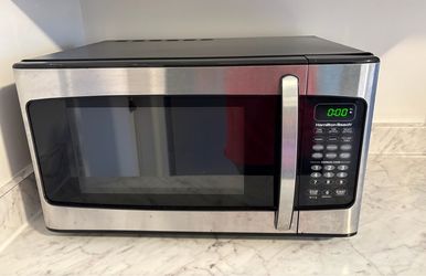 Hamilton Beach 1.1 Cu. Ft. 1000W Countertop Microwave Oven