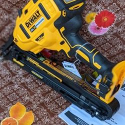 DEWALT
20V MAX XR Lithium-Ion Cordless 15-Gauge Angled Finish Nailer (Tool Only)