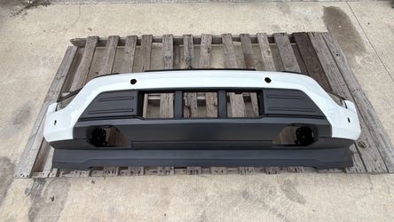 🔥 2024–2026 Ford F-150 Front Bumper 🔥  💰 $1,250  ✅ Front Bumper ✅ Brackets included ✅ Air dam included ✅ Lights included ✅ Complete and ready to in