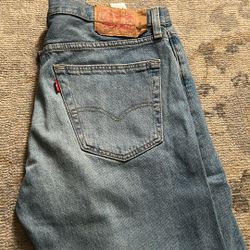 Selling Blue Levi’s 501 W 34 L30