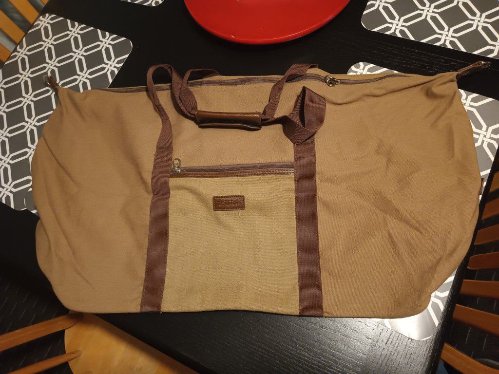 Almost New, Travel suitcase.32"L 117"H 12"D