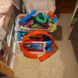 Hot Wheels tracks and other racing things
