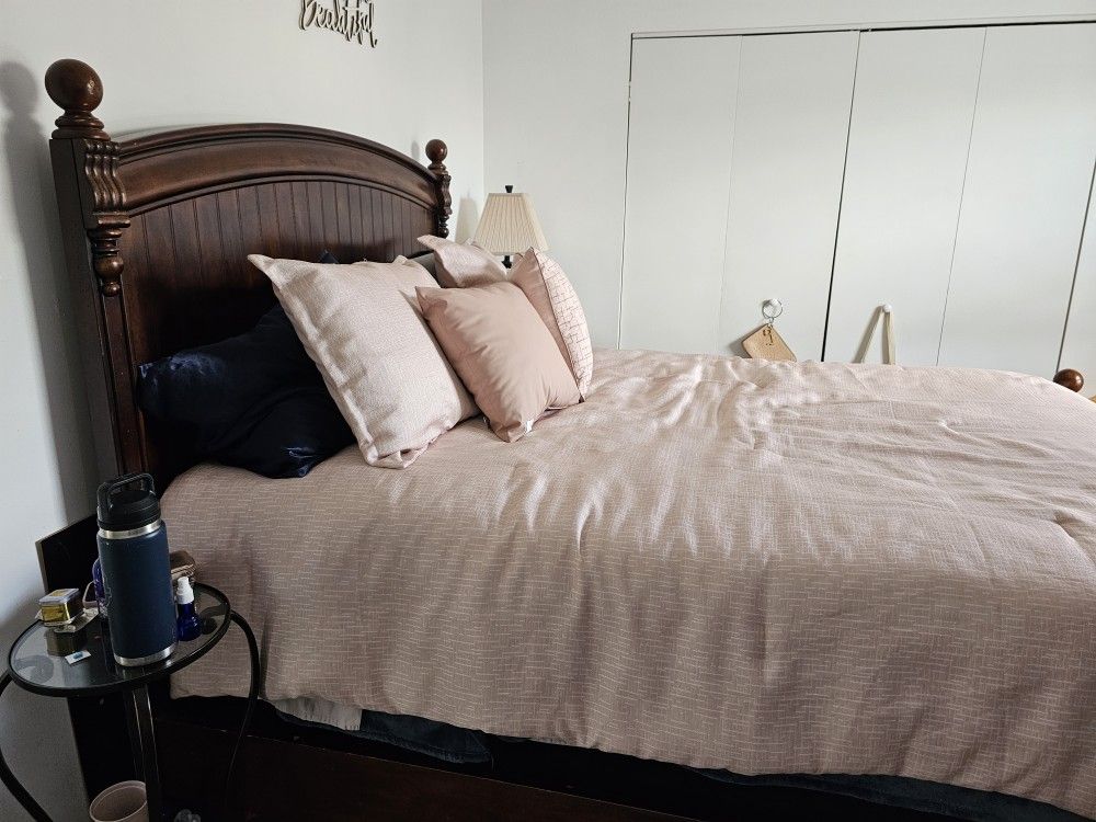 Queen Bed Wood