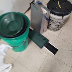 Mining Equipment Gold Rush Nugget Bucket And Panning Pans 4ft Sluice Box And Green Sluice Box Mat
