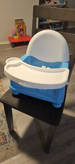 Space saving highchair