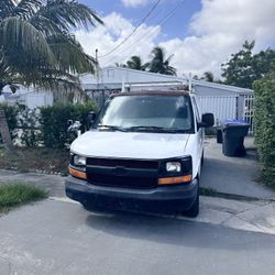 2009 Chevrolet G2500 Van 