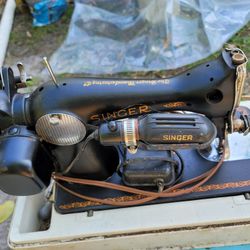 Singer Sewing Machine 