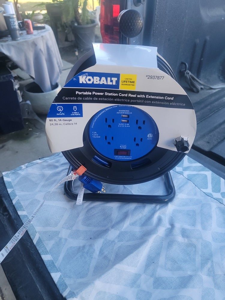 KOBALT 4-OUTLET BLACK/BLUE CORD REEL 2-USB W/80FT 14/3 SJTW EXT CORD