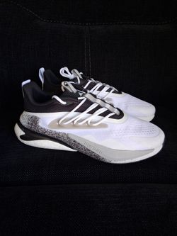 Men's Adidas alphaboost V2 size 11